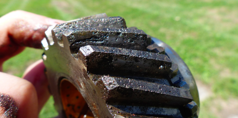 Illustration for article titled This Is What A Thoroughly Broken Manual Transmission Looks Like Inside